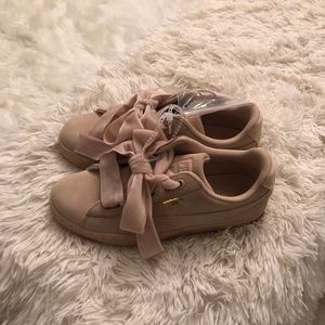 Blush pink suede pumas